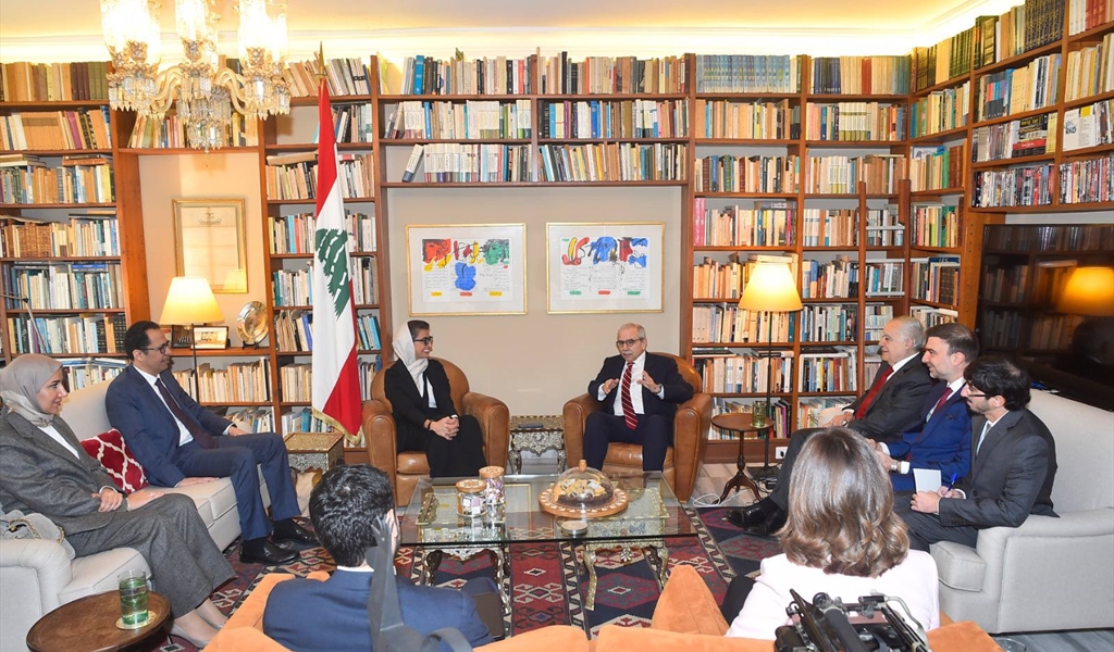 الرئيس سلام مستقبلاً الوزيرة الإماراتية والوفد المرافق