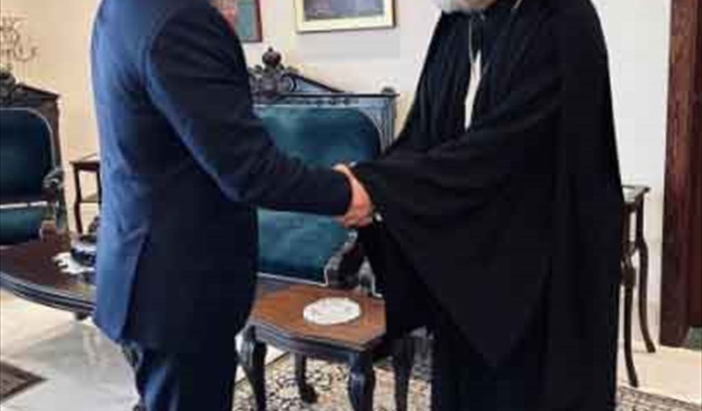 المطران عودة مستقبلاً صائب سلام (محمود يوسف)