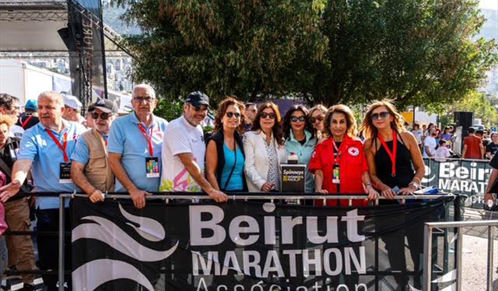 الوزيرة بيراقدريان تعطي شارة الإنطلاق للسباق وهي تتوسط الوزيرة لحود ورئيس بلدية جونية فيصل إفرام  ورئيسة جمعية بيروت ماراثون مي الخليل ورستم والسقا وروزي بولس