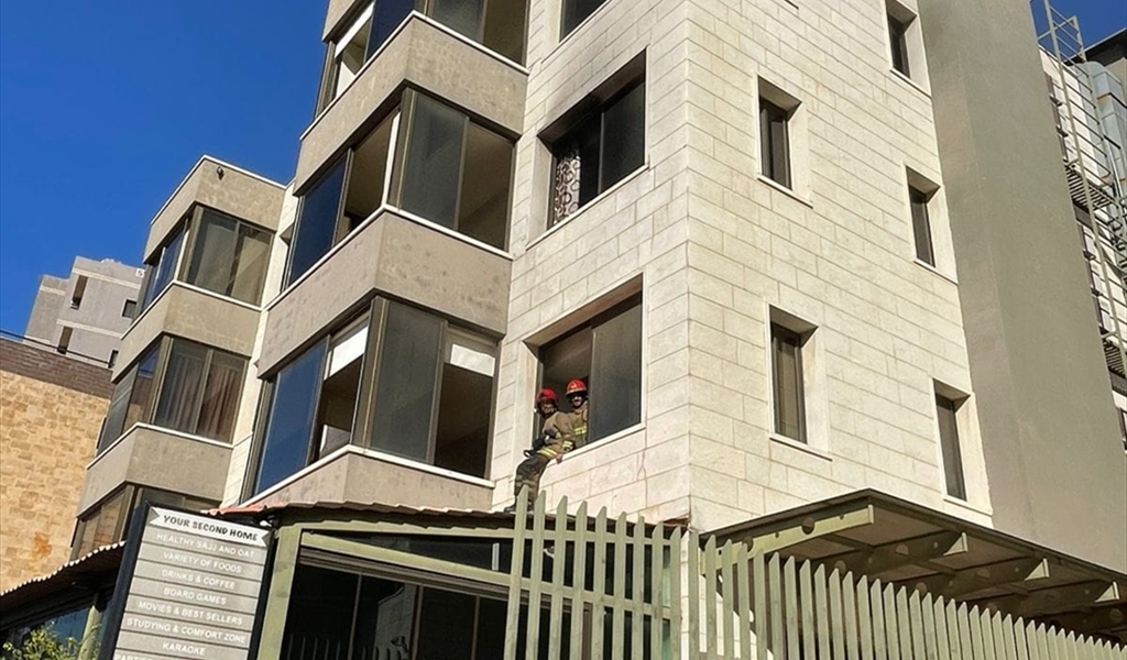 حريق... وإخلاء الطلاب من النوافذ