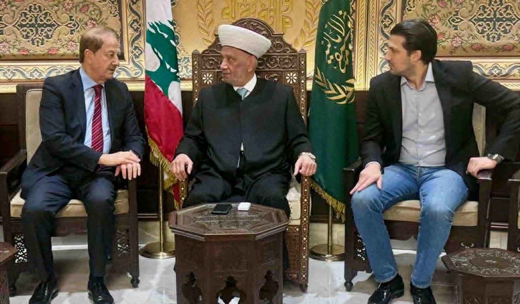 المفتي دريان مستقبلاً طلال المرعبي ونجله طارق