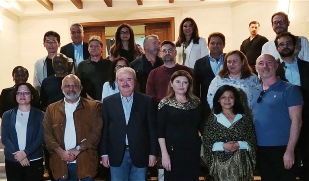 الوزير جابر مستقبلاً أعضاء وفد البنك الدولي في دارته في النبطية