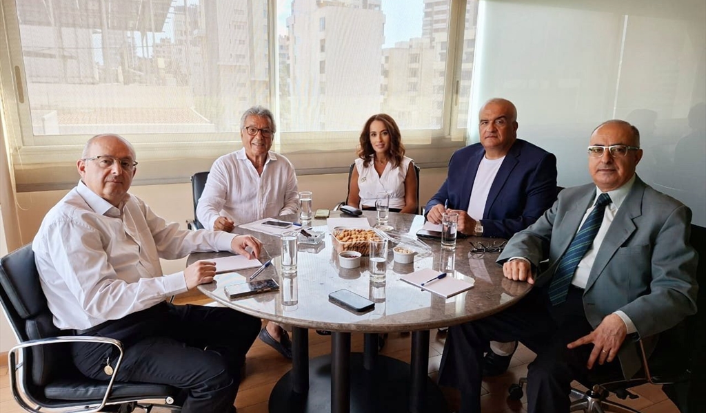 اللجنة خلال اجتماعها