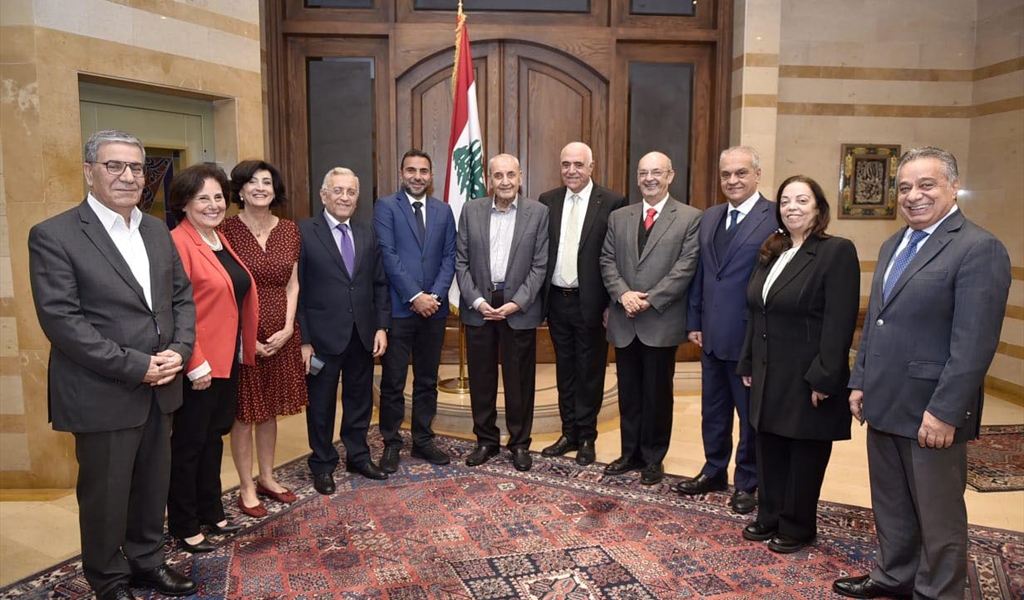 الرئيس بري يتوسط مجلس النقابة برئاسة النقيب القصيفي (حسن إبراهيم)