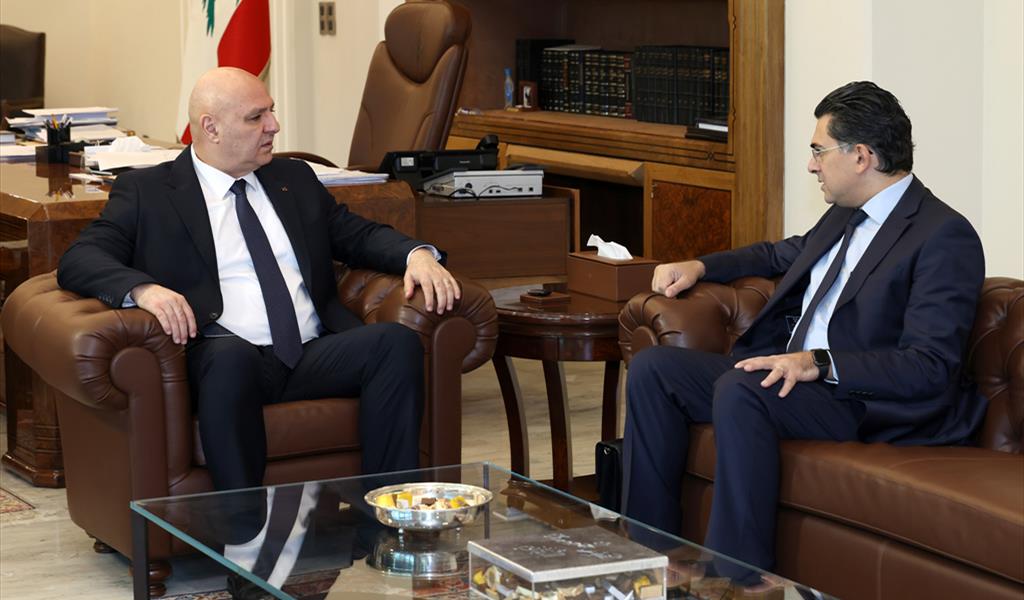 الرئيس عون مجتمعاً مع الوزير مرقص