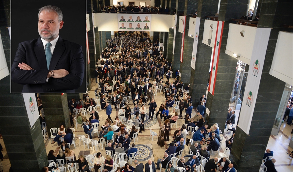 المحامون يقترعون وفي الإطار النقيب مارتينوس