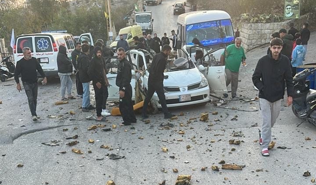 استهداف باصات تنقل الطلاب الجامعيين بين بنت جبيل والطيري (تصوير: سامر وهبي)