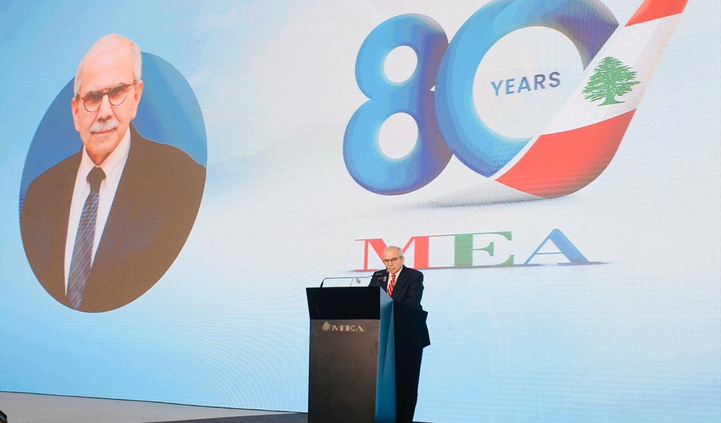 رئيس الحكومة متحدثاً في احتفال الميدل إيست (طلال سلمان)