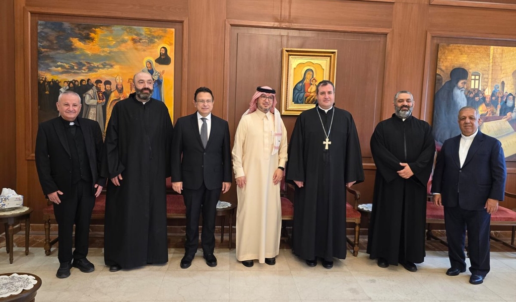 السفير السعودي مع النائب الخازن والآباء في دير سيدة اللويزة
