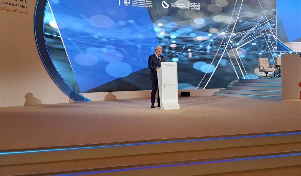 وزير الصناعة يلقي كلمته