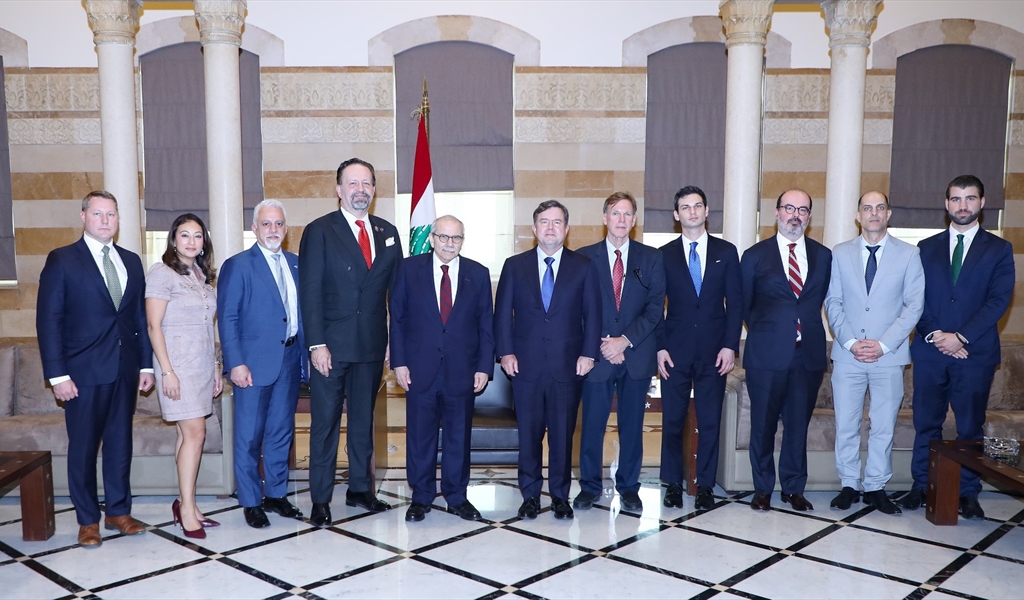 الرئيس سلام متوسطاً وفد الخزانة الأميركية