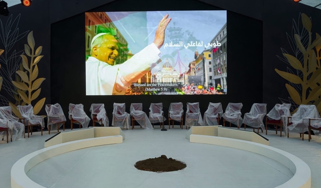 بالصور-بيروت تستعدّ لاستقبال الحبر الأعظم: منصة كبرى وقداس في الواجهة البحرية