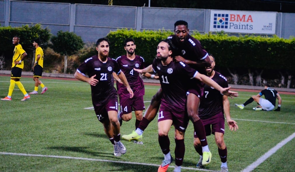 النجمة" يكتفي برباعية بشباك "العهد" ملحقاً به خسارته الاولى وينفرد بالصدارة...