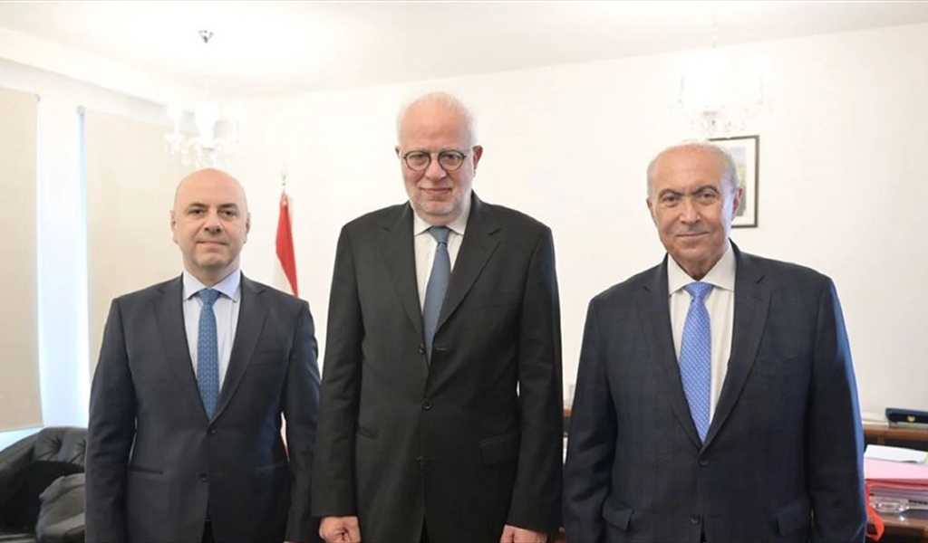 النائبان حاصباني ومخزومي مع الوزير نصار