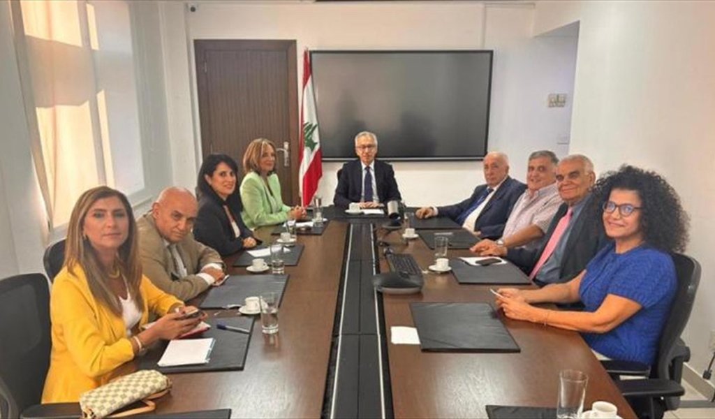 الوزير البساط مستقبلاً وفد جمعية الإعلاميين الاقتصاديين