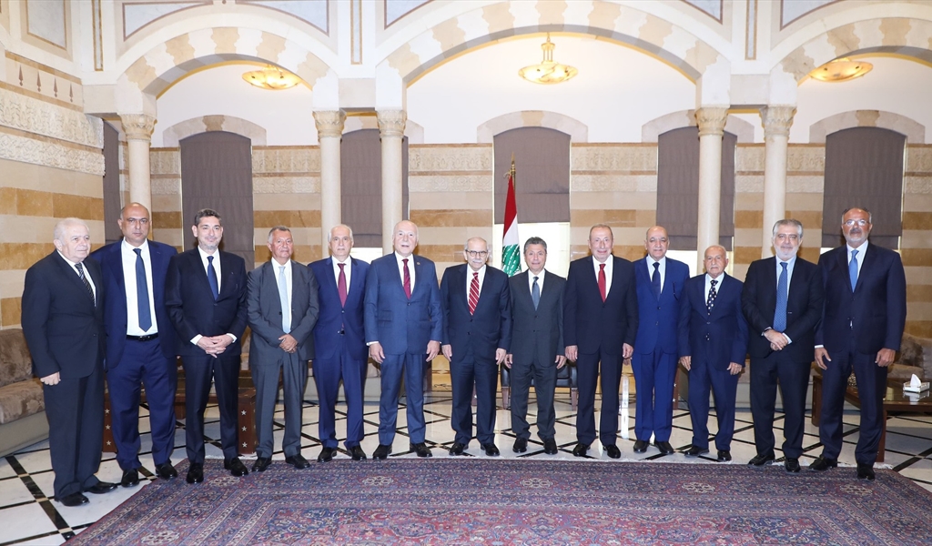 الرئيس سلام يتوسط وفد غرفة التجارة والصناعة في طرابلس