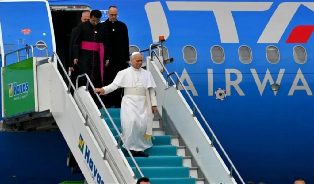 طائرة البابا تتأثّر بخلل "إيرباص إيه 320"... والزيارة الى لبنان قائمة!