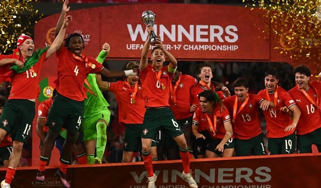 رونالدو يهنىء لاعبي منتخب بلاده للناشئين بعد تتويجهم بمونديال قطر تحت الـ17..