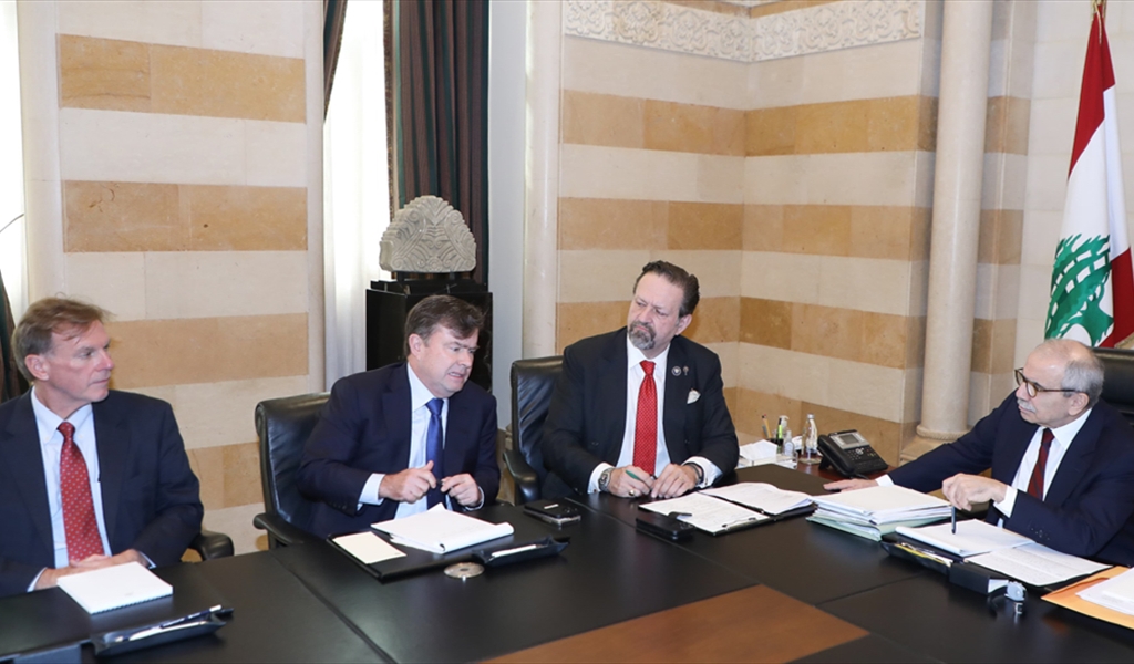 وفد الخزانة الأميركية في السراي