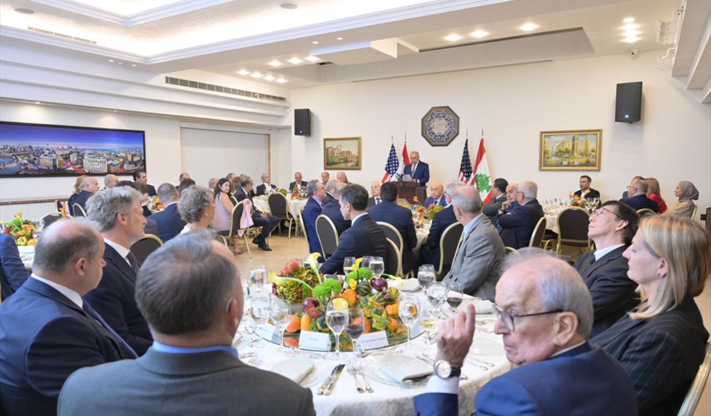 النائب مخزومي متحدثاً خلال تكريم هيل (محمد الساحلي)