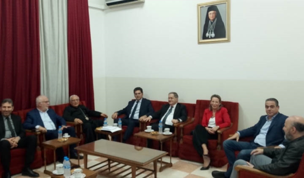 البطريرك العبسي مستقبلاً الوزراء والنواب الكاثوليك