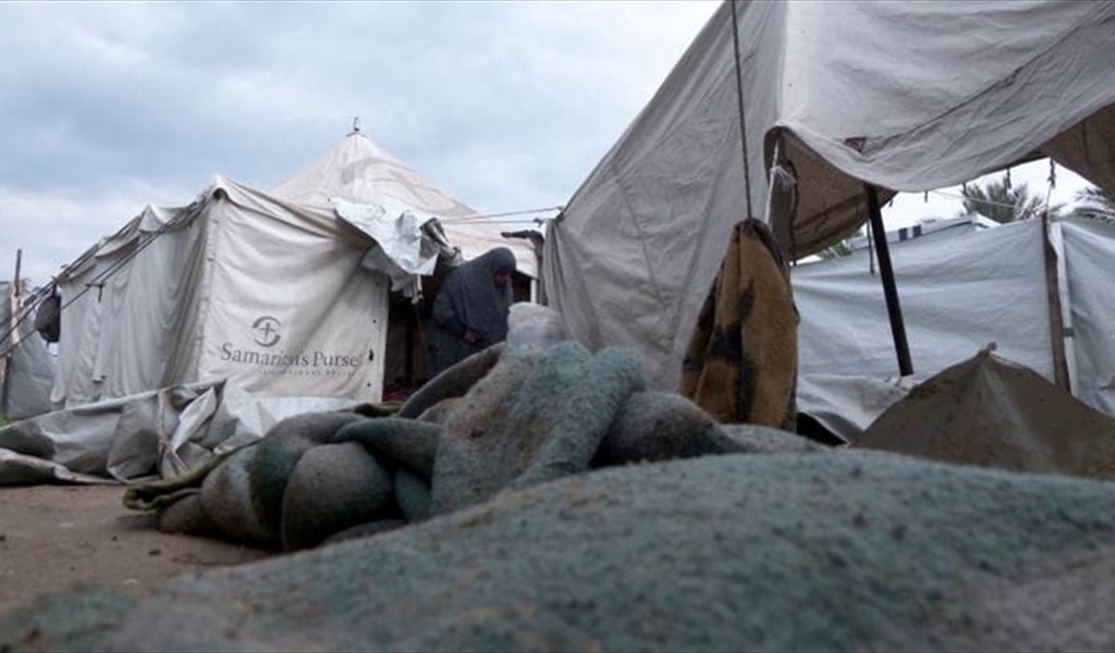 منظر عام لخيم النازحين الغارقة في غزة