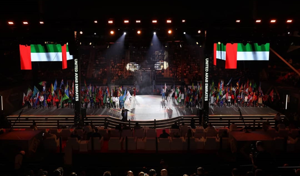 مونديال الملاكمة للرجال يوجه رسالة إبداع إماراتية للعالم في عيد الاتحاد..