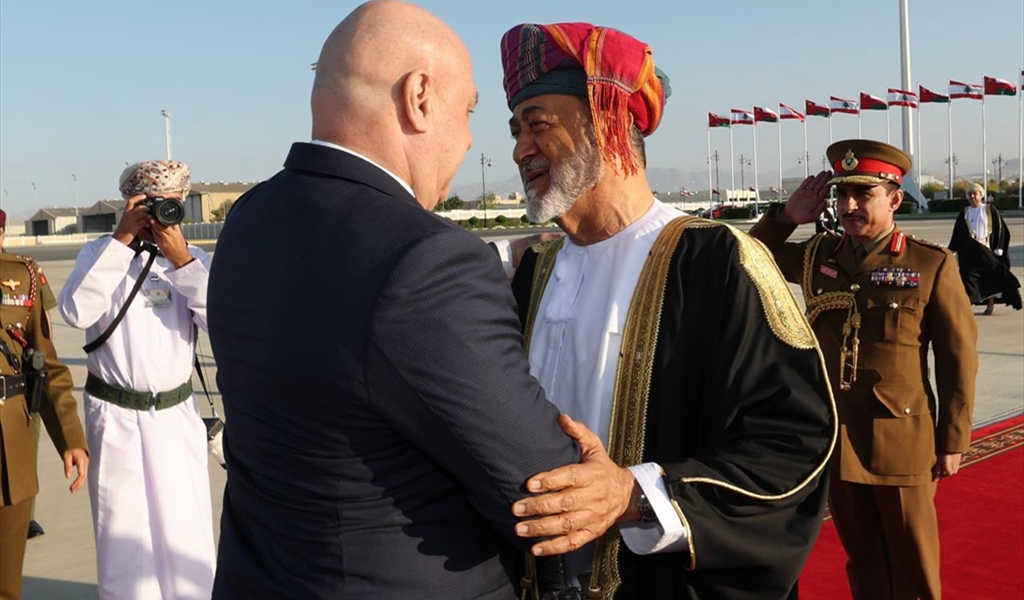 السلطان هيثم بن طارق مرحباً بالرئيس عون في مسقط