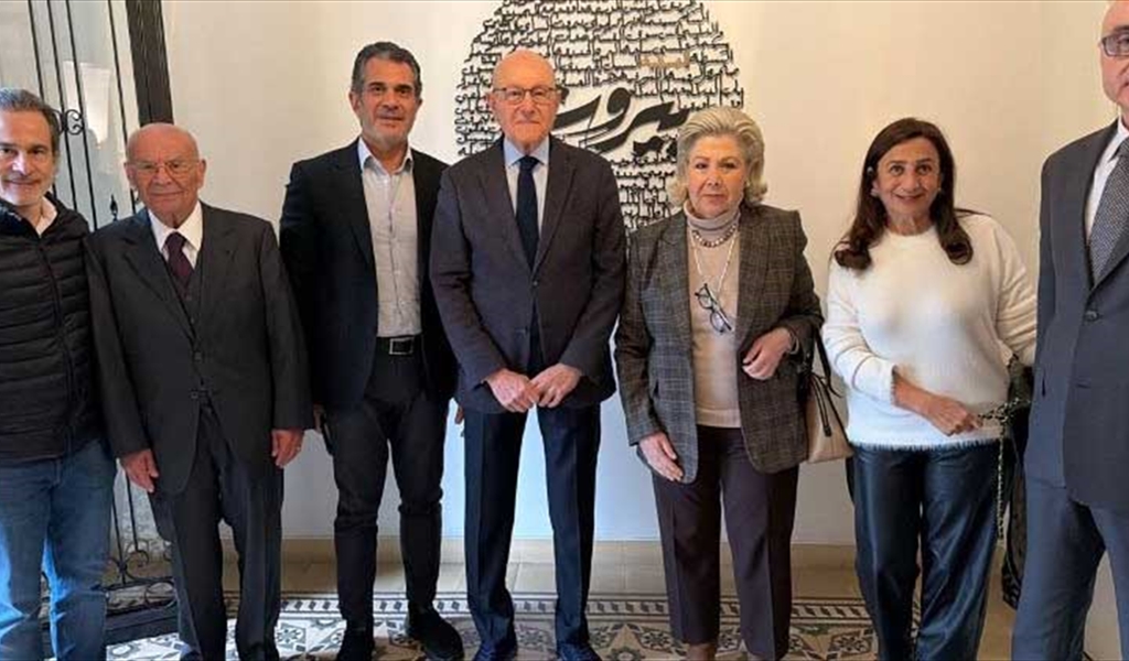 الرئيس سلام متوسطاً اعضاء الوفد