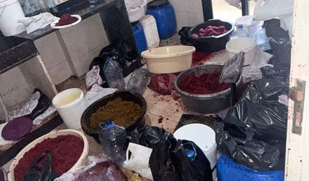 الشقة المداهمة من قبل الريجي