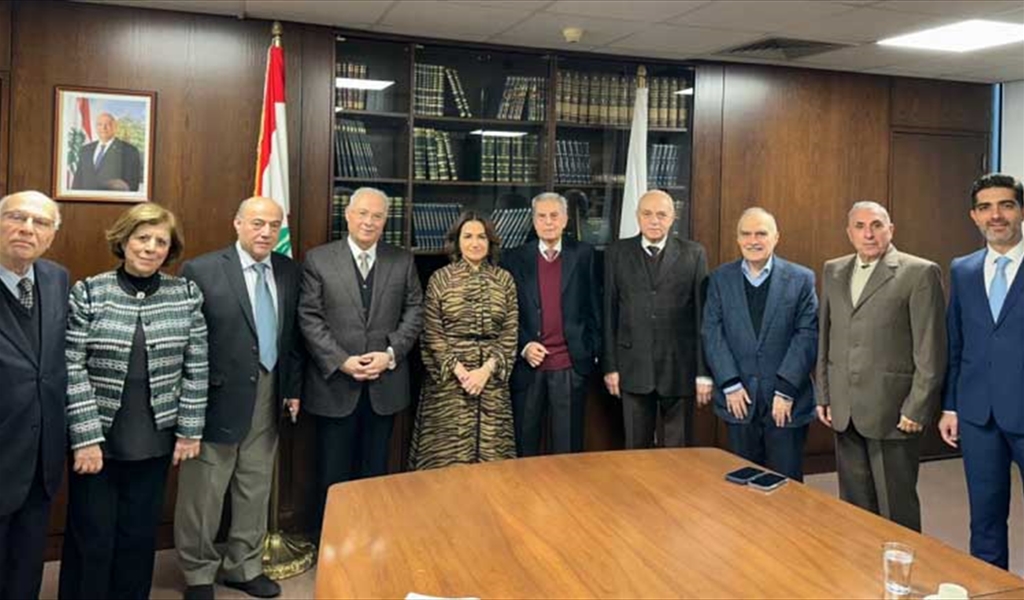 وزيرة الشؤون مستقبلة أعضاء الوفد برئاسة علي عساف