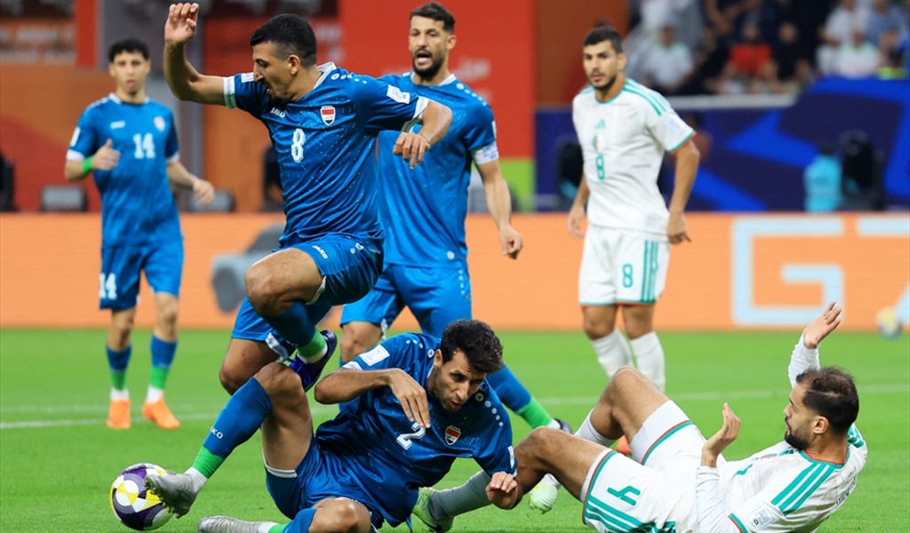 الجزائر يهزم العراق ويضرب موعداً مع الأمارات بربع نهائي كأس العرب في قطر..