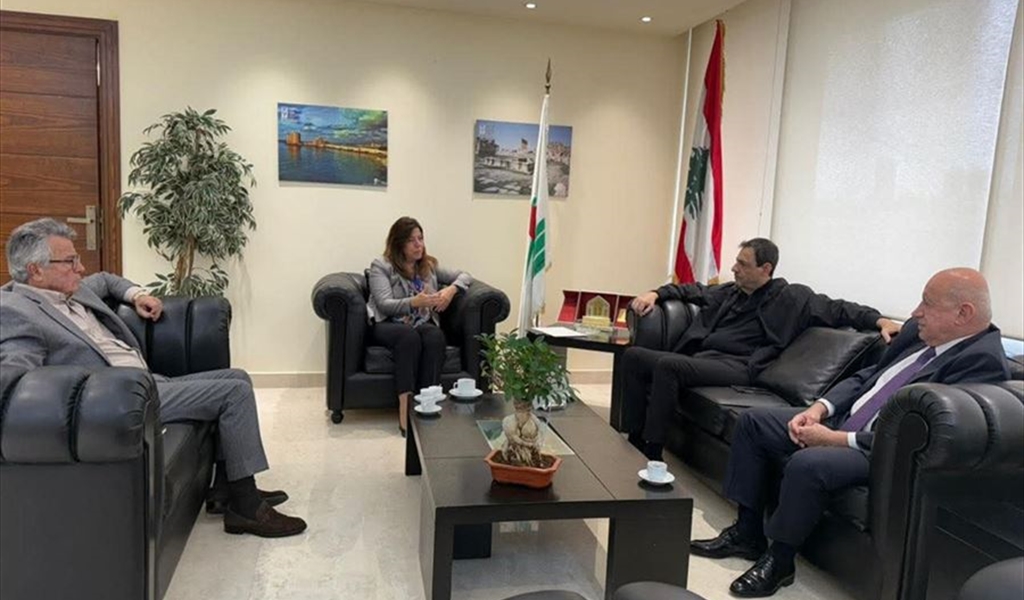 الوزيرة بايراقداريان خلال لقائها المقدسي وحيدر والحلبي