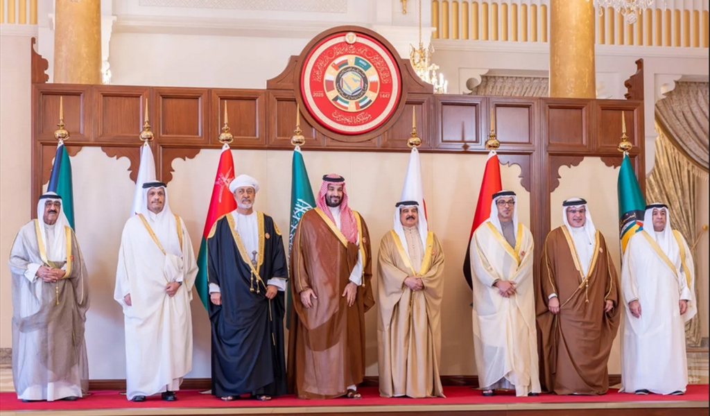 قادة دول الخليج وممثلوهم المشاركون في «القمة الخليجية 46» بالعاصمة البحرينية المنامة