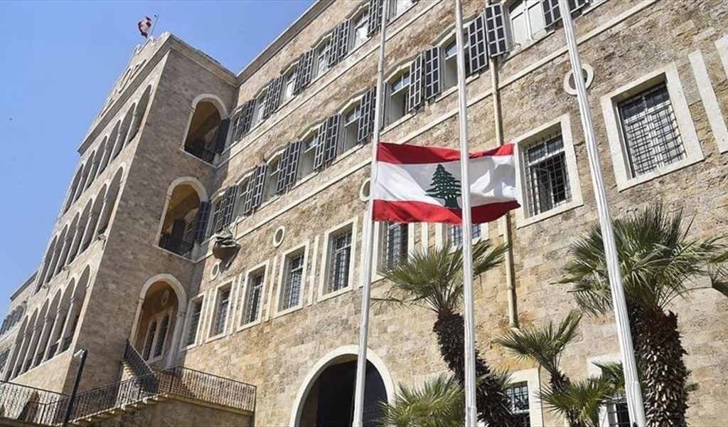 انفجار الخلاف الحكومي وتحذيرٌ من المسّ باحتياطي الذهب