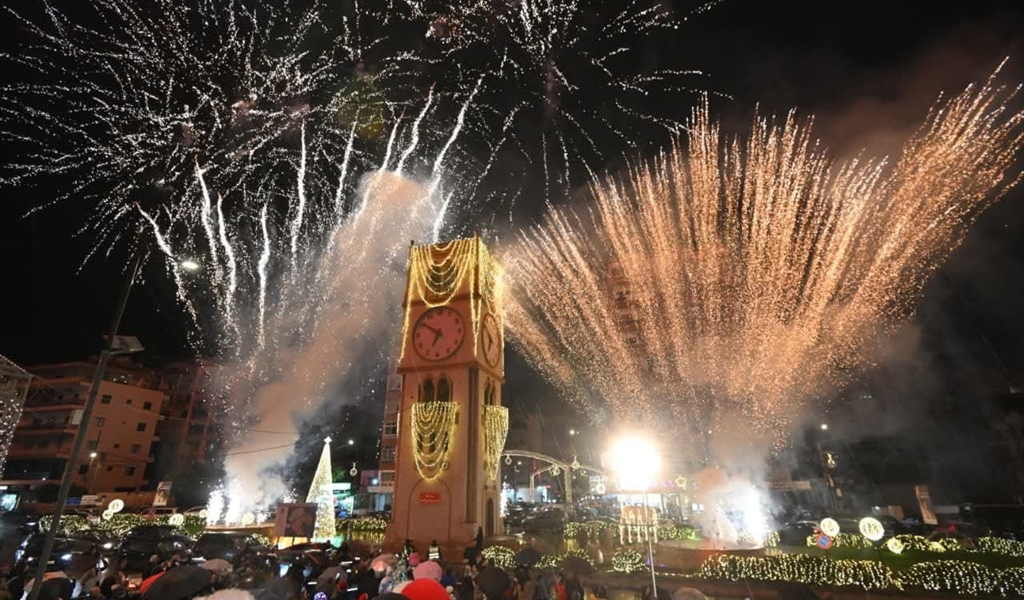 فرحة العيد تجوب المتن وكسروان ورسائل سانتا على الكروشيه وعلى عمق 30م تحت المياه