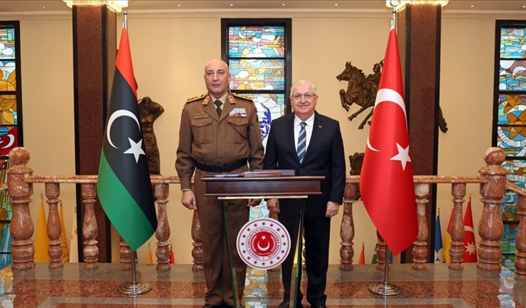 الحداد أثناء لقائه بوزير الدفاع التركي يشار غولر في أنقرة