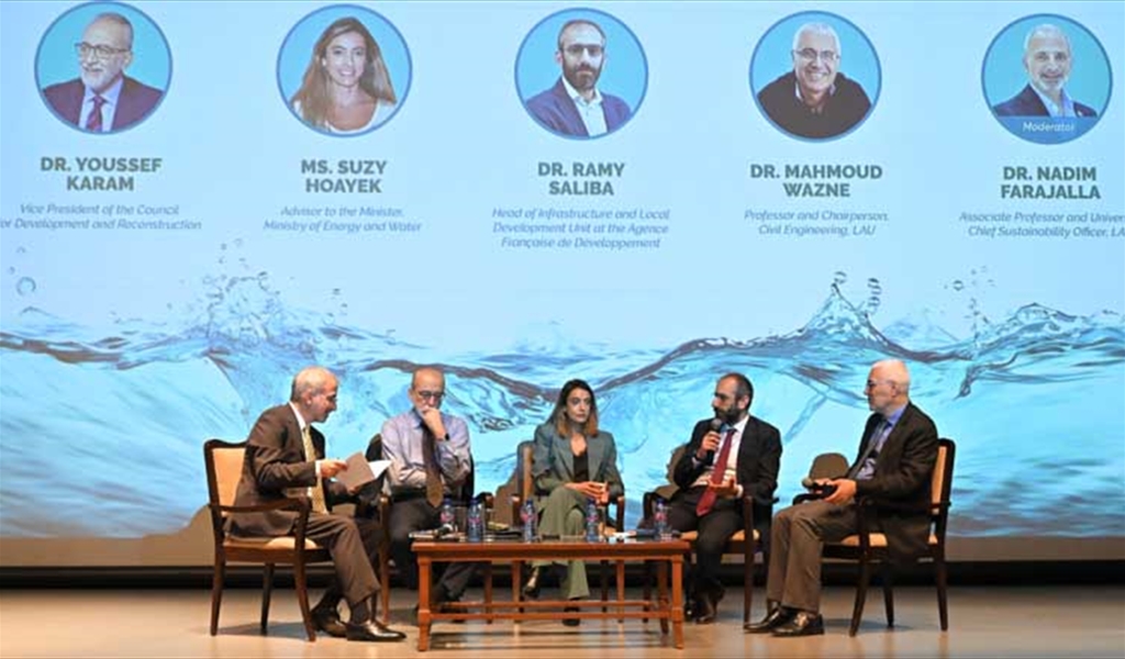 مشاركون في الندوة