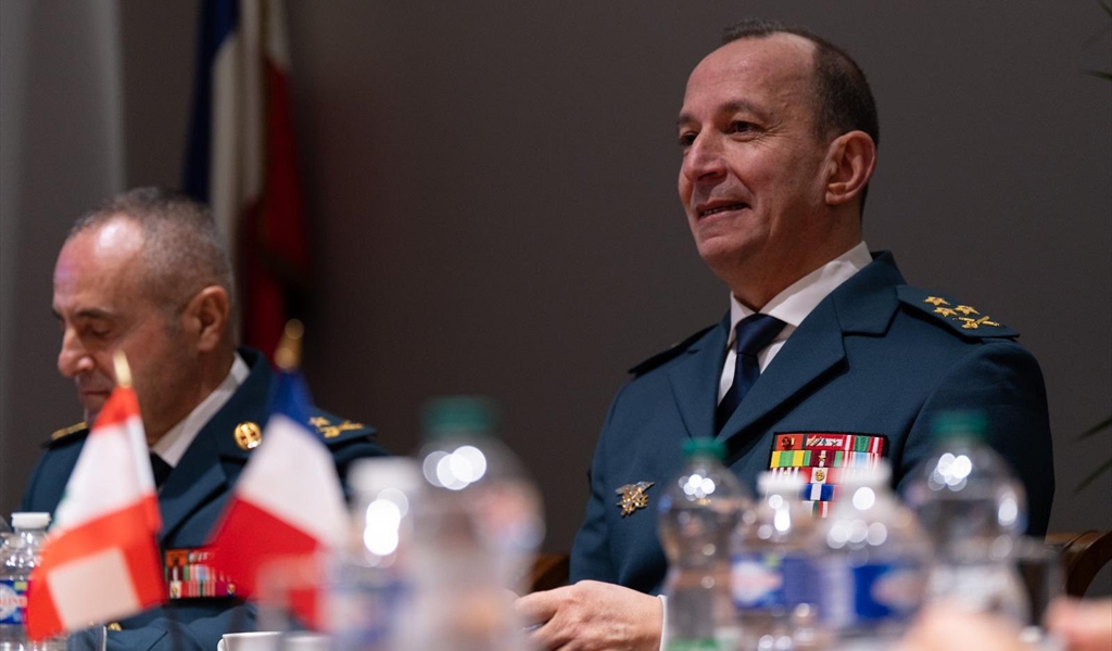 مؤتمر باريس تجديد الثقة بدور الجيش  لنزع السلاح