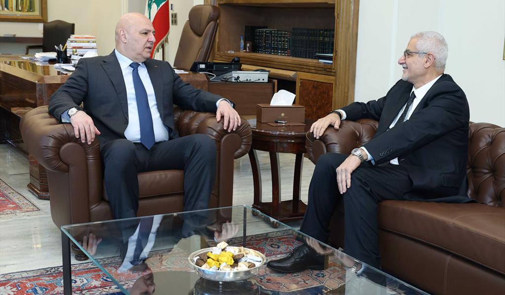 الرئيس عون مستقبلاً النائب سجيع عطية