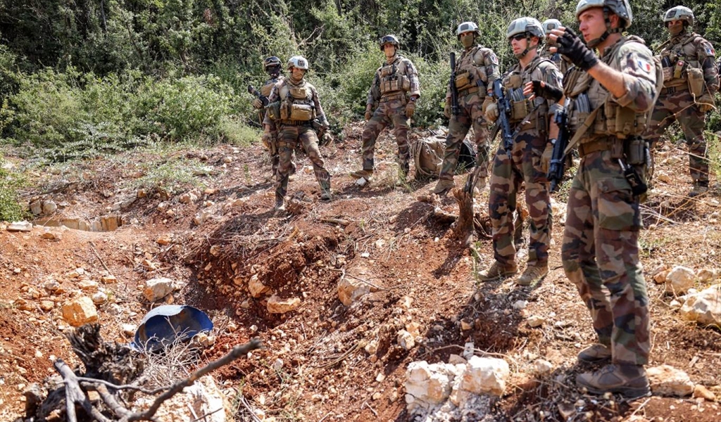 هآرتس: تقديرات إسرائيلية بأن حزب الله لن ينزع سلاحه