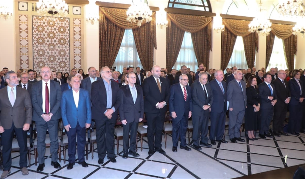 الرئيس سلام يتوسط مقدمة الحضور خلال حفل الاطلاق