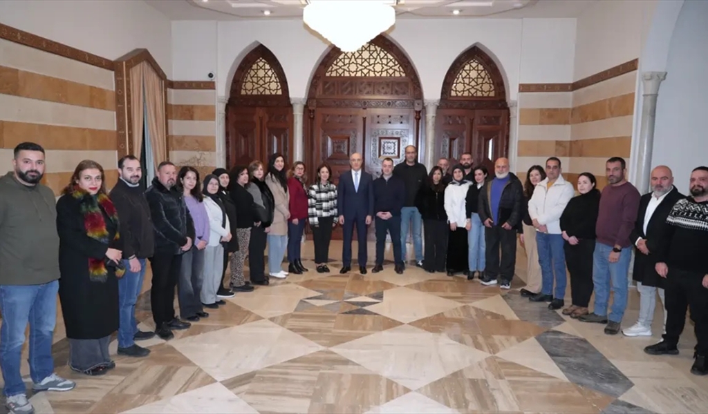 الوزير الحجار متوسطاً موظفي وزارة الداخلية