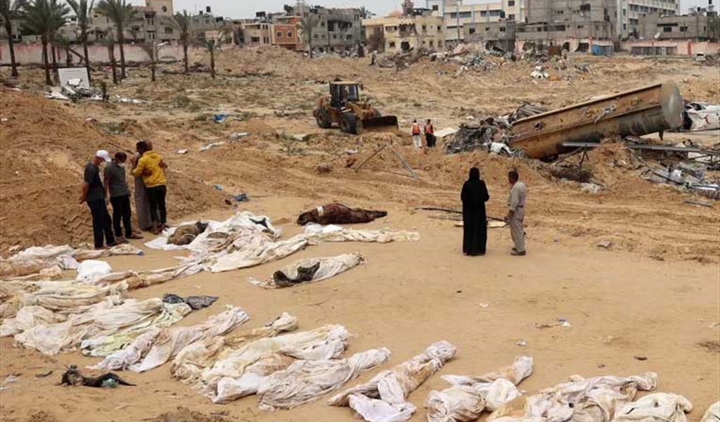 جثث شهداء جرفها الاحتلال وتركها في العراء في غزة