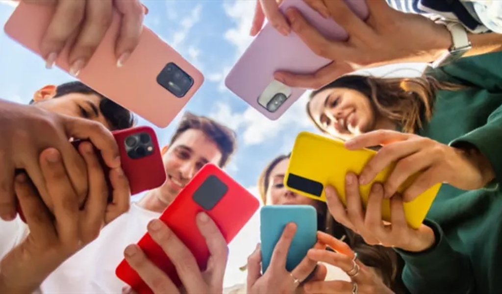 الأجيال الرقمية .. جيل Z يمثل 32٪ من سكان العالم ويُعتبر جزءًا أساسيًا من الاقتصاد الرقمي الحديث