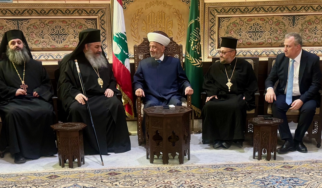 المفتي دريان مستقبلاً المطرانين كفوري والصوري