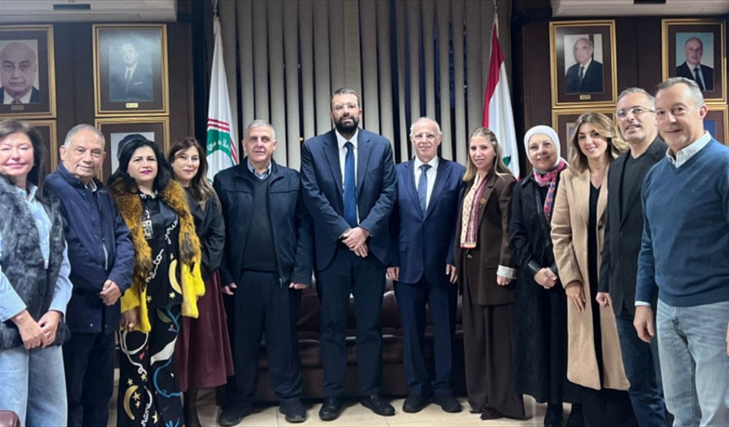 الحريري والدكتور شربجي مع الهيئة الادارية