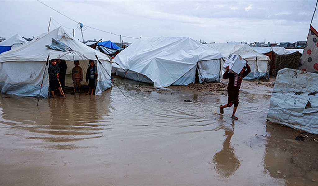 خيم نازحين تغرق في مياه الأمطار في غزة