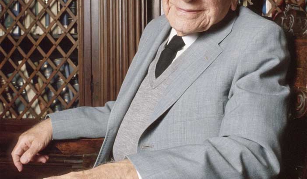 كارل بوبر ناقداً مدرسة فرانكفورت النقديّة