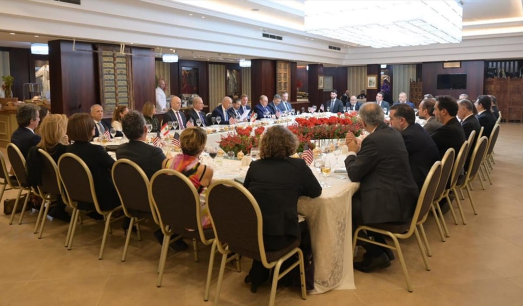 النائب مخزومي يولم على شرف الوفد الأميركي والسفير عيسى